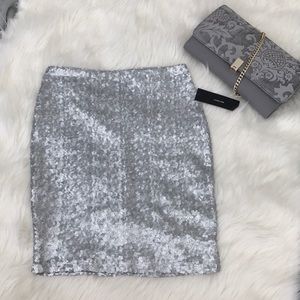 🔹Lulu’s sequin skirt